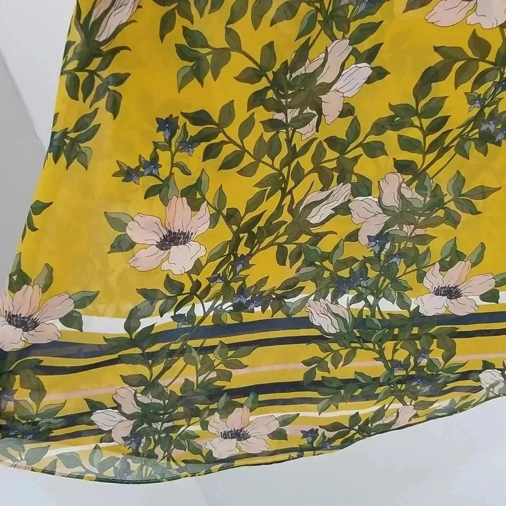 {CAbi} Women Style #5518 Spring Scene Bell Sleeves Blouse - Size Small - Picture 9 of 14